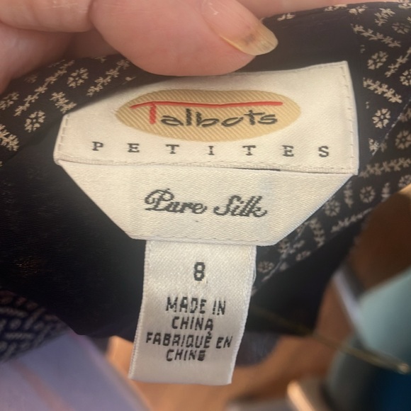 FINAL MARKDOWN Talbots silk back button Black Patterned Top 8 petite - Picture 4 of 4